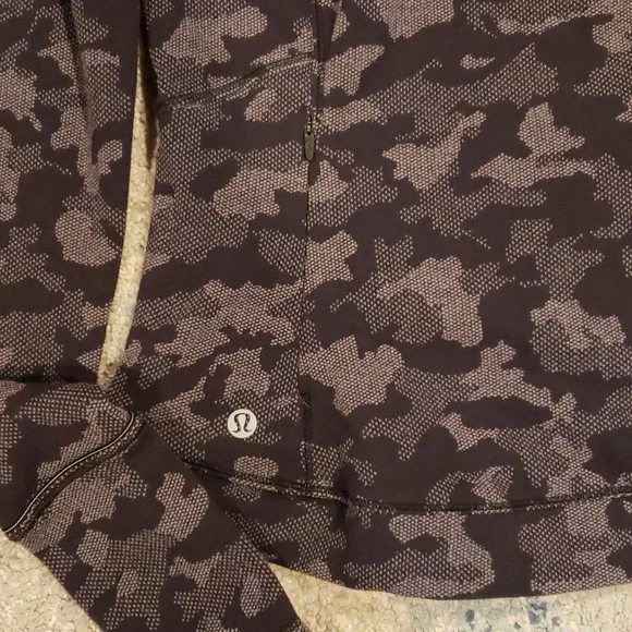 Lululemon Long Sleeve Top - Picture 5 of 5